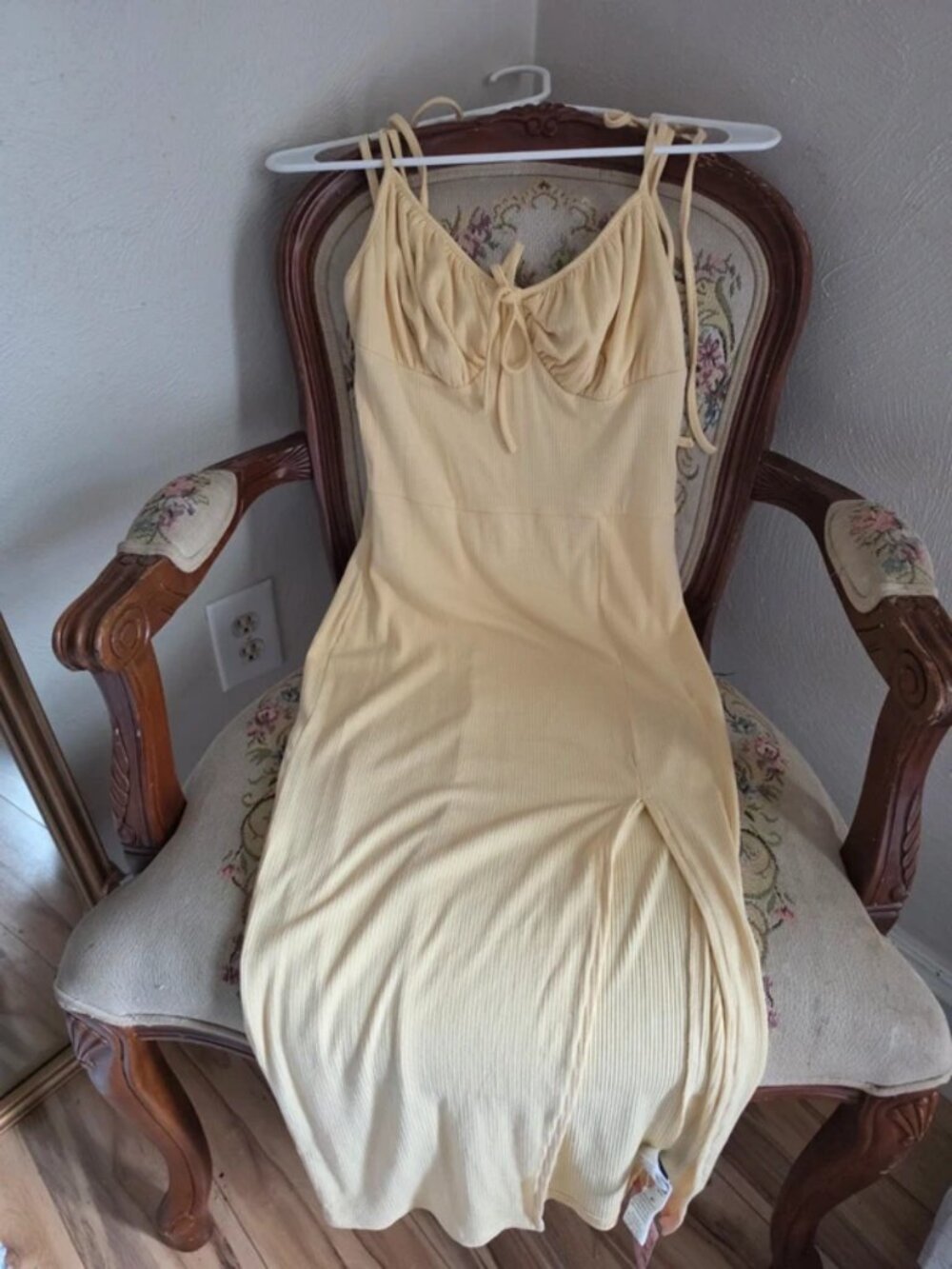 Light yellow form fitting summer dress with thigh slit women's size small cottag